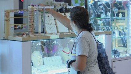 Centros comerciales abarrotados en la víspera del Día de las Madres