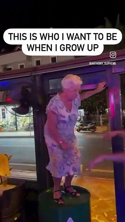 When the Aussie neighbour pops over to the Lebanese BBQ next door 💃🏻