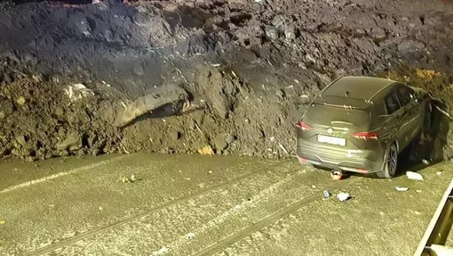 Artvin’de heyelan sonrası Karadeniz Sahil Yolu ulaşıma kapandı