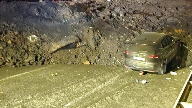 Karadeniz Sahil yolu ulaşıma kapandı