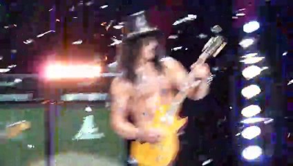 Slash and Myles Kennedy - Paradise City