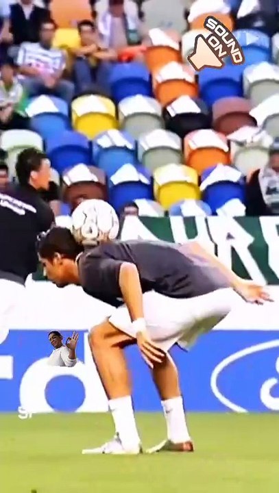 Football game amazing skills #usa #sports #football #nfl #usasarees #streameast