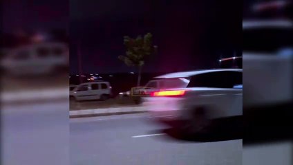 Şanlıurfa’da Skandal Görüntüler! Yolu Kapatıp Halay Çektiler