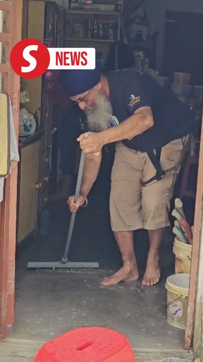 Volunteers come together to cleanup after floods