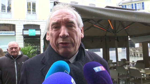 Nouveau gouvernement: Si je peux aider à ce qu'on sorte de tout ça, je le ferai , affirme François Bayrou