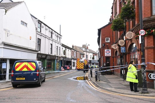 Breck Road in Poulton-le-Fylde cordoned off by police after fire at commercial property