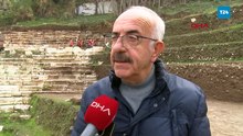 Smyrna Antik Kenti Tiyatrosu'nun basamakları her geçen gün ortaya çıkıyor