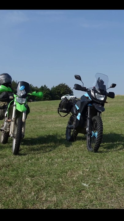 2 Kawasaki KLX 250 next to each other