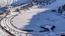 Ardıçlı Gölü buz tuttu: Gölde buz pateni şöleni!