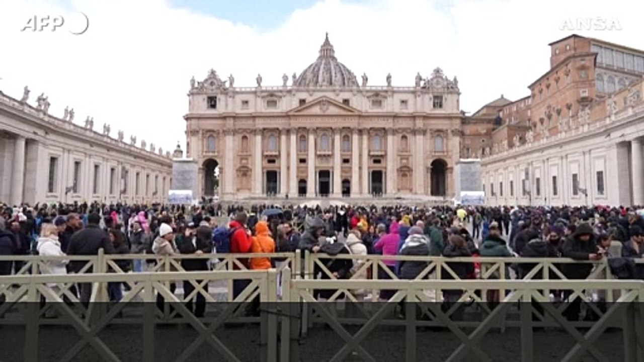 Papa Francesco: "Per Natale un cessate fuoco su tutti i fronti guerra"