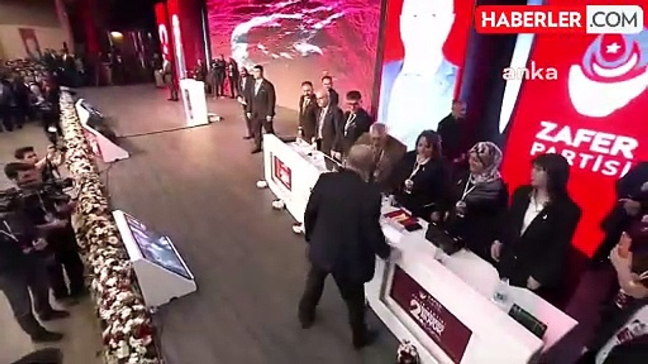 Zafer Partisi'nin İkinci Olağan Büyük Kongresi… Ümit Özdağ: "Artık 'Esad Gitmeden Suriyelileri Gönderemeyiz' Bahanesi Ortadan Kalkmıştır"