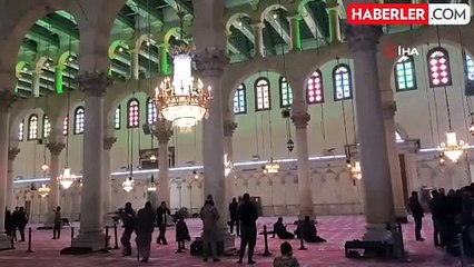 Esad'ın gitmesiyle Suriyeliler Emevi Camii'nde namaz kıldı