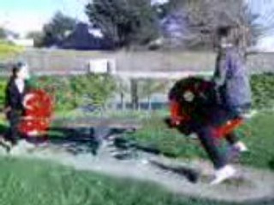 Les deux Maa sur la balançoire