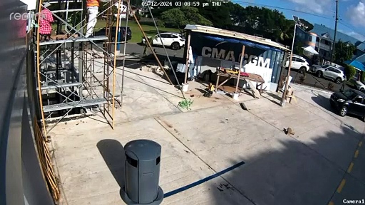 SUV crashes into scaffolding