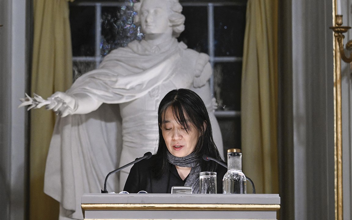 La scrittrice Premio Nobel per la Letteratura Han Kang "scioccata" per la crisi nella sua Corea del Sud