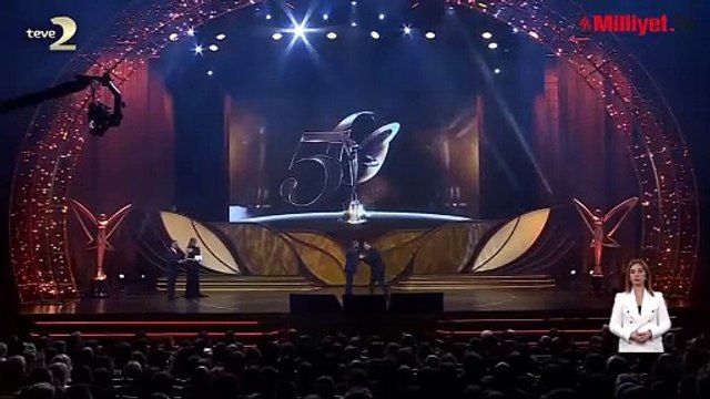 Başarı ödülünü meslekte 35.yıl geçiren Müge Anlı ve 30.yılını dolduran Acun Ilıcalı aldı.