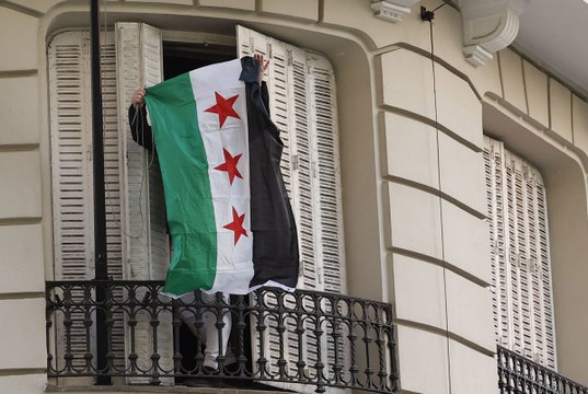 La comunidad Siria en Madrid celebra la caída de Al Asad