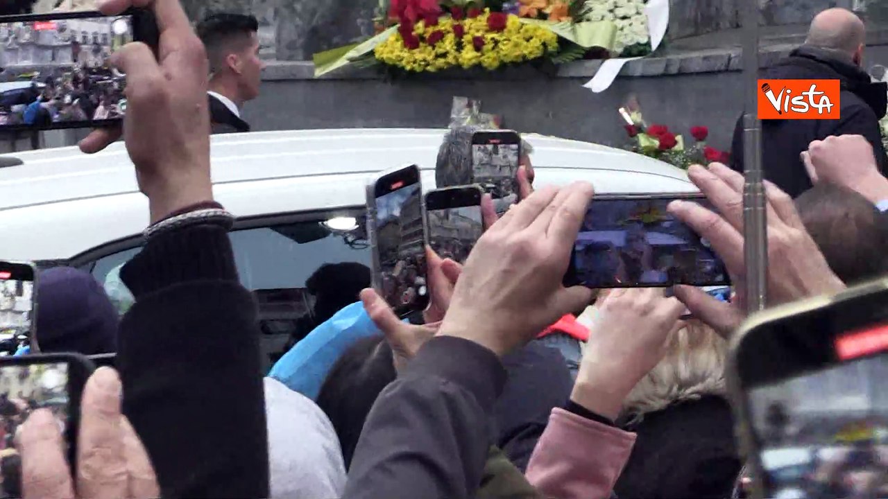 Papa Francesco rende omaggio alla Madonna nel giorno dell'Immacolata Concezione a piazza di Spagna