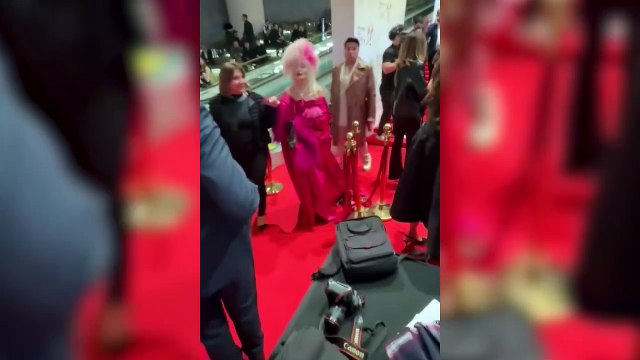 Pantene Altın Kelebek ödül törenine katılan Banu Alkan'ın zor anları!