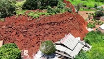 Barragem estoura em MG e deixa casas soterradas
