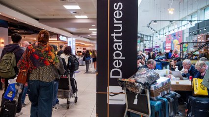 Edinburgh Airport Christmas flights threatened in row over pay