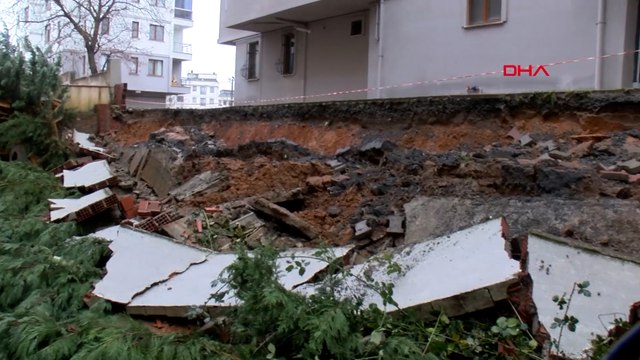 Çekmeköy'de sağanak yağış nedeniyle istinat duvarı çöktü