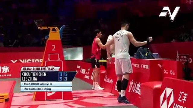 Lee Zii Jia langkah kanan aksi pertama Final Badminton Jelajah Dunia BWF