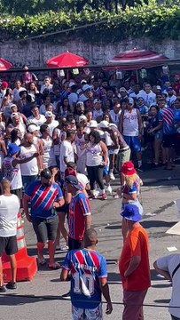 Desentendimento entre torcedores do Bahia e policias militares termina em confusão e tiros