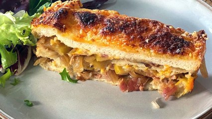 Lasaña de pan de molde con beicon, nata y queso