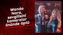 Wanda Nara, sevgilisini kameralar önünde öptü