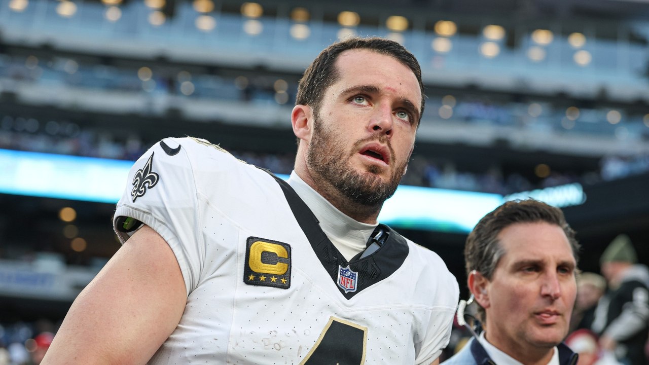 Saints Beat Giants, Derek Carr Suffers Hand Injury