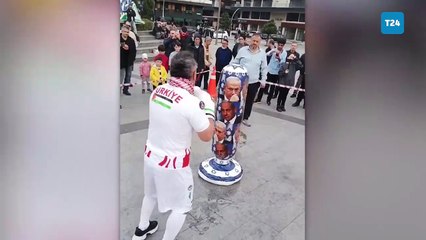 Hamburgerciyi protesto ettiği için darp edilmişti; meydanda Netanyahu’lu standı dövdü