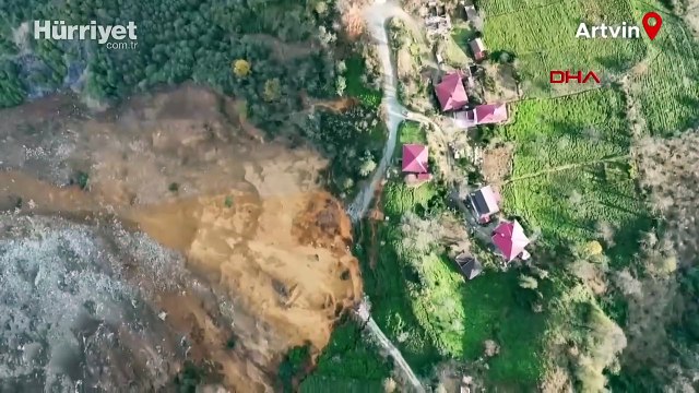 Karadeniz Sahil Yolu'nda heyelanın izleri siliniyor