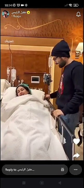 عقيل الرئيسي وفرح الهادي بعد الولادة من غرفة المستشفى