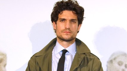 GALA VIDEO - Louis Garrel en proie à “un trac maladif” sur scène : le compagnon de Laetitia Casta se confie