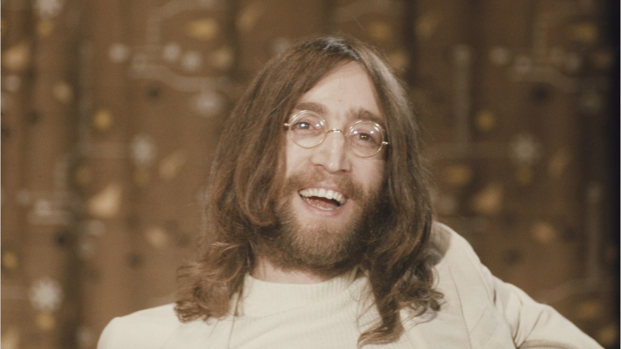 GALA VIDEO - John Lennon mort il y a 44 ans : son fils Julian, qu ’il a abandonné petit, partage un émouvant message