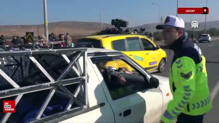 Suriyeliler Türkiye'den araçlarıyla ayrılıyor