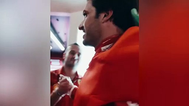 Ferrari se despide de Carlos Sainz Jr. disfrazándole... ¡de chilepicante!