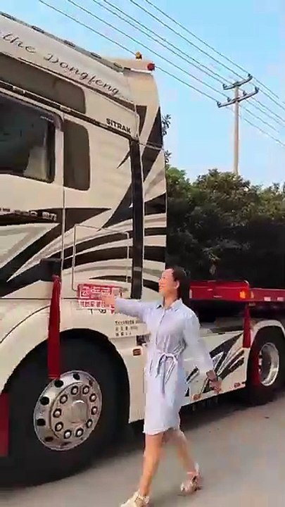 Beautiful girls in Japan drive trucks _(360P)