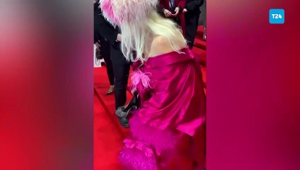 Banu Alkan'ın kırmızı halıda zor anları