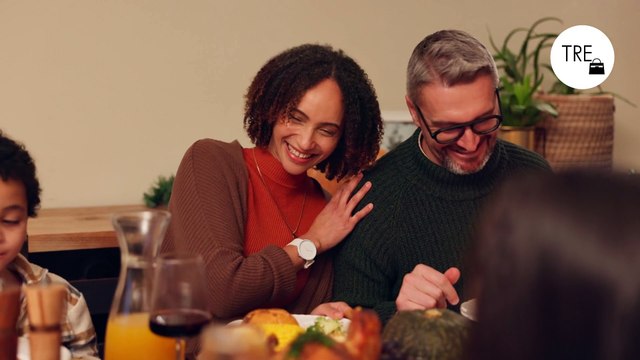 Esto es lo que le sucede a nuestro cuerpo cuando cenamos tarde, según la nutricionista Boticaria García