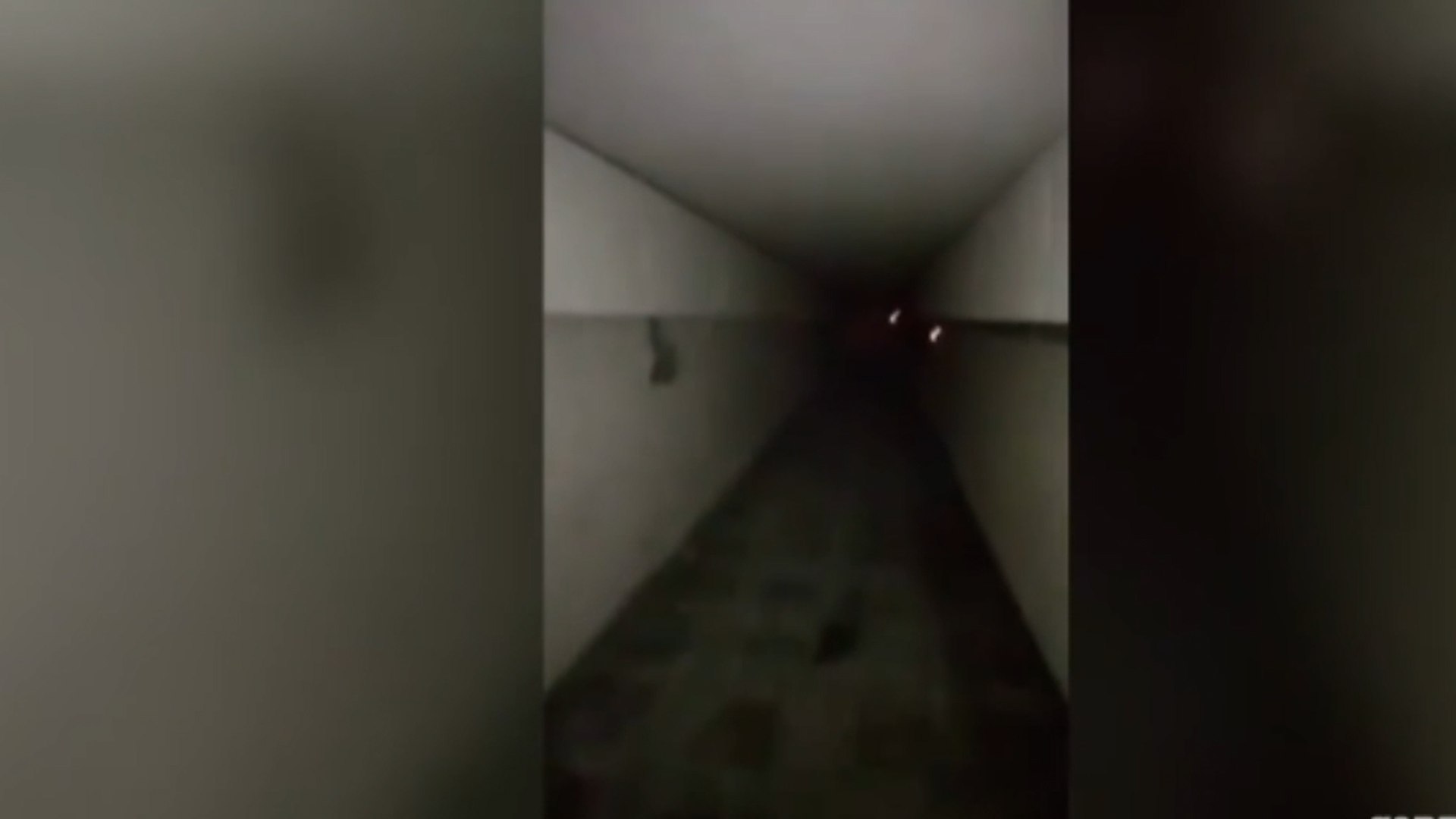 La familia Asad escap� por una galer�a de t�neles que se encontraban debajo de la mansi�n del hermano de Al-Asad. Un entramado de pasadizos amplios y bien ventilados, con habitaciones amuebladas, y puertas de metal. 
La familia Asad se ha mantenido en el poder durante seis d�cadas. Los rebeldes sirios, han conseguido derrocar al r�gimen en una contraofensiva rel�mpago que puede acabar con una sangrienta guerra civil que dura ya 13 a�os