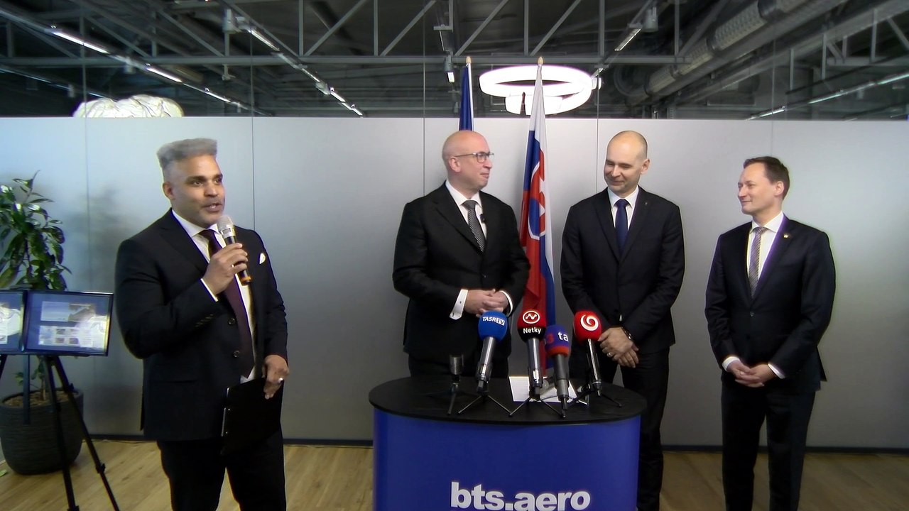 ZÁZNAM: Bratislavské letisko si pripomenulo 20. výročie akciovej spoločnosti známkami