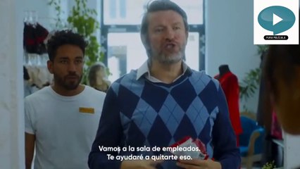 La policía somete a una mujer drama en latino