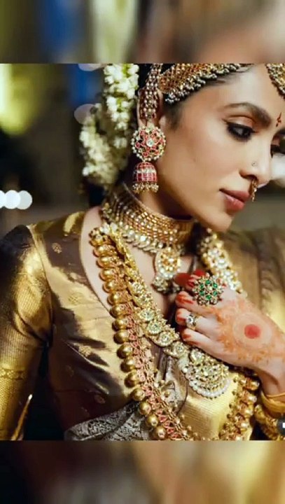 Sobhita Akkineni bridal look with heavy jewelery and golden colour saree | South Actress