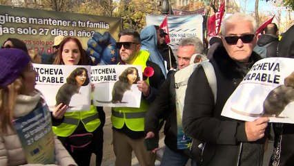 Representantes del sector pesquero protestan en Madrid contra la propuesta del arrastre