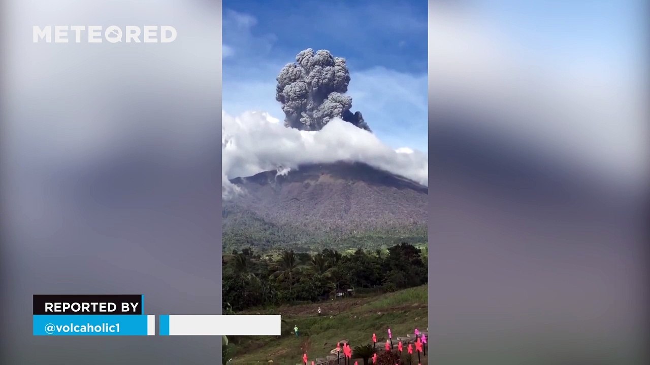 Impressive eruption of the Kanlaon Volcano on Negros Island, Philippines