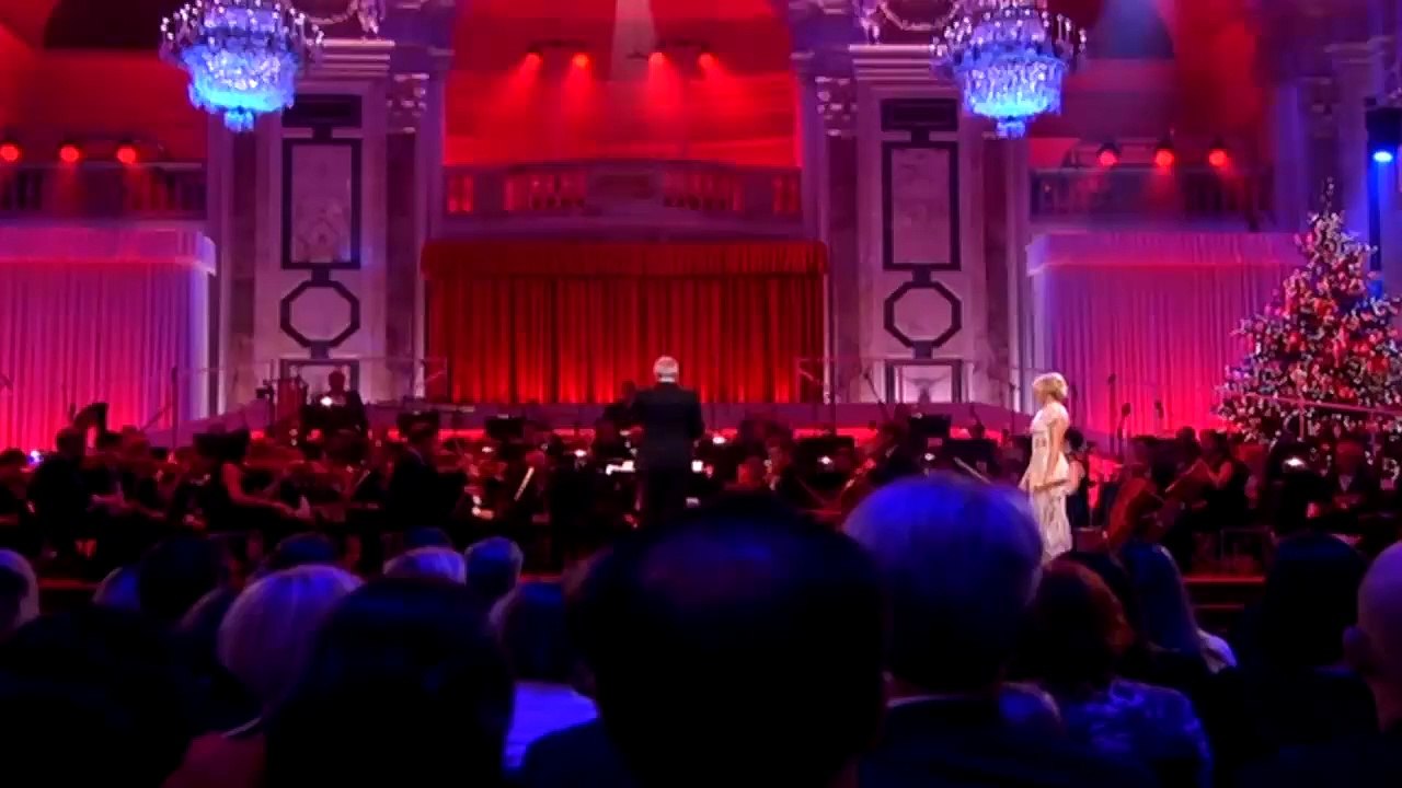 HELENE FISCHER — White Christmas (mit Bing Crosby) | Helene Fischer: Weihnachten - Live aus der Hofburg Wien (mit dem Royal Philharmonic Orchestra) – (2015)
