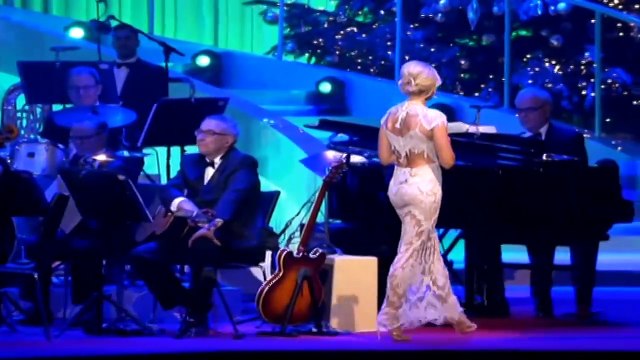HELENE FISCHER — O Tannenbaum (mit den Wiener Sängerknaben) | Helene Fischer: Weihnachten - Live aus der Hofburg Wien (mit dem Royal Philharmonic Orchestra) – (2015)