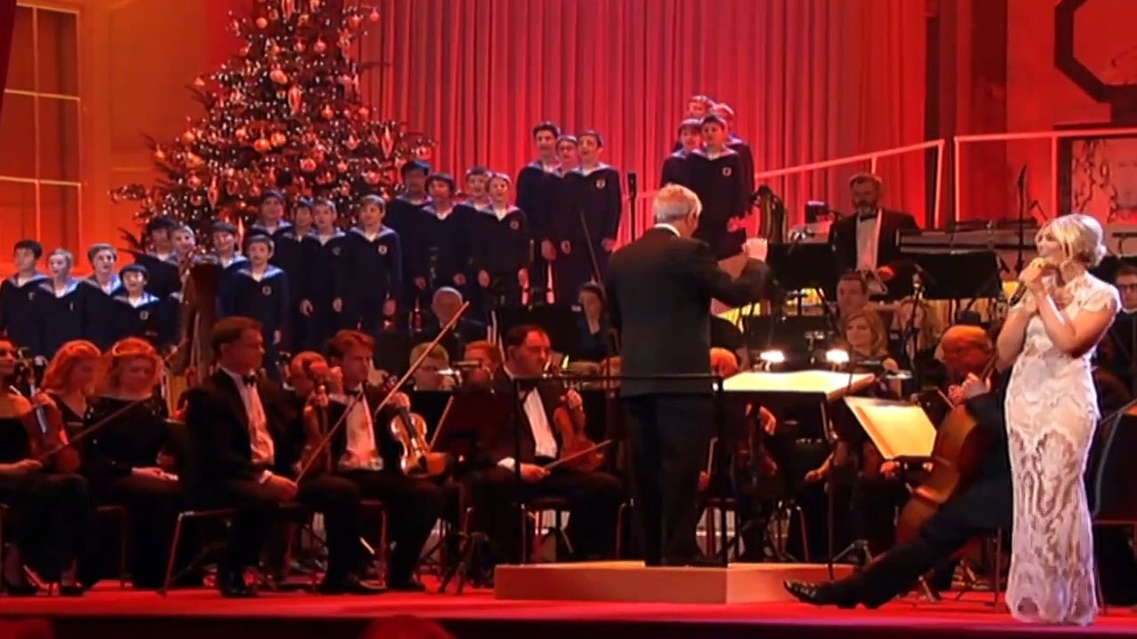 HELENE FISCHER — Lasst uns froh und munter sein (mit den Wiener Sängerknaben) | Helene Fischer: Weihnachten - Live aus der Hofburg Wien (mit dem Royal Philharmonic Orchestra) – (2015)